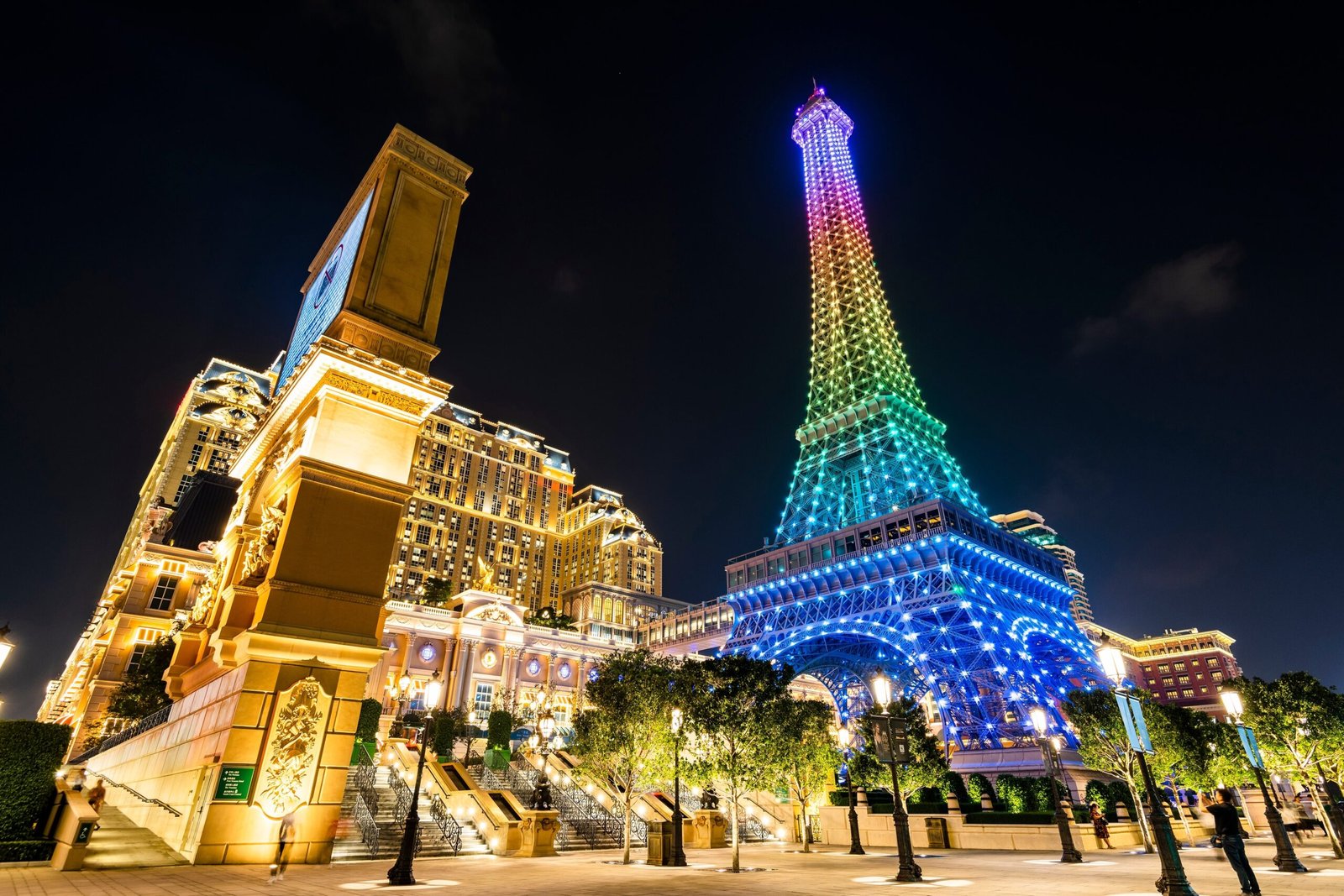 6 Days Hong Kong & Macau Tour Package with Lantau Island