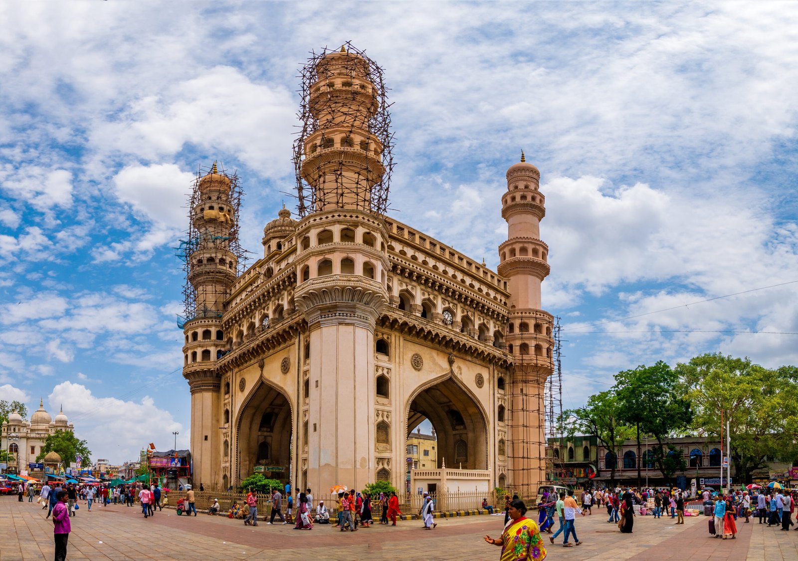 3 Days Hyderabad Tour Package: Charminar & Ramoji Film City