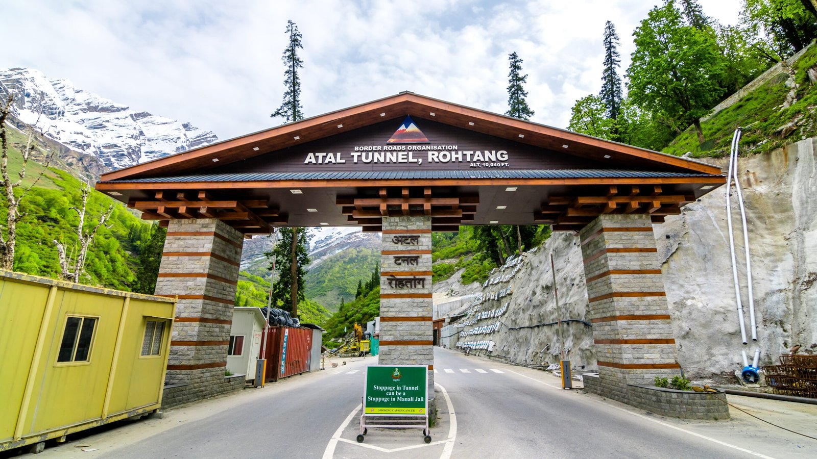 4 Days Manali Tour Package: Solang, Atal Tunnel, & Kasol
